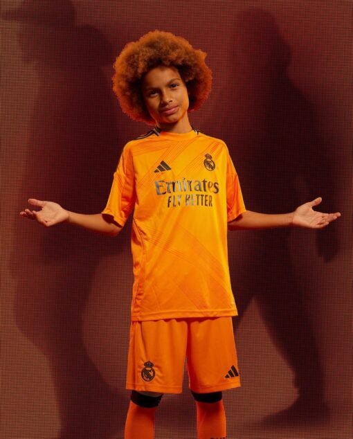 KIT ENFANT REAL MADRID 2 2024-2025 SHORT OFFERT🔥 - Image 3